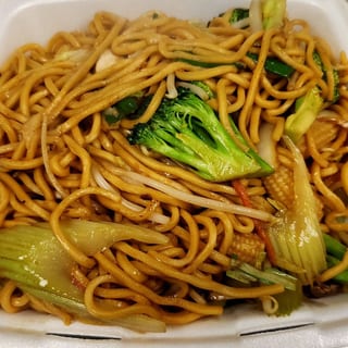 Vegetable Lo Mein (什菜撈面)