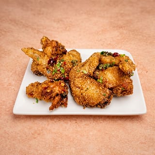 Fried Chicken Wings (小椒盬雞翼)