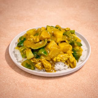 Curry Chicken Over Steamed Rice (咖哩雞燴飯)