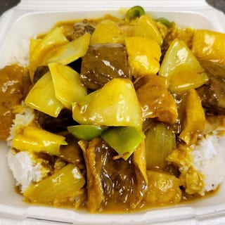 Curry Beef Brisket Over Steamed Rice (咖哩牛腩燴飯)